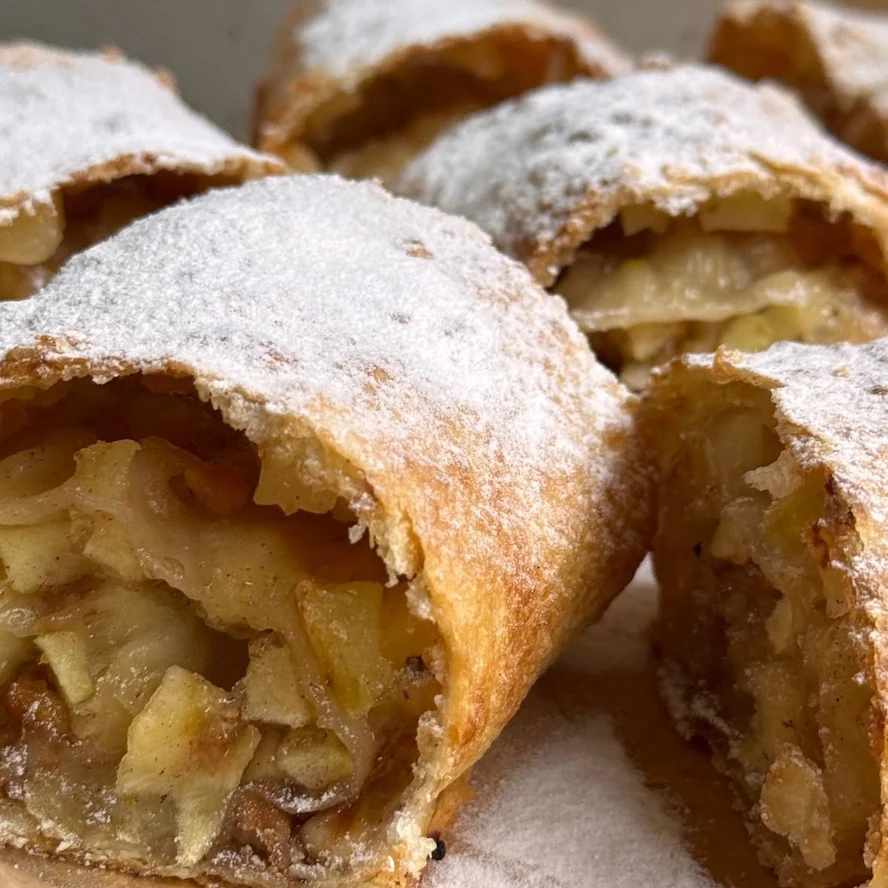 Яблочный штрудель с грецким орехом