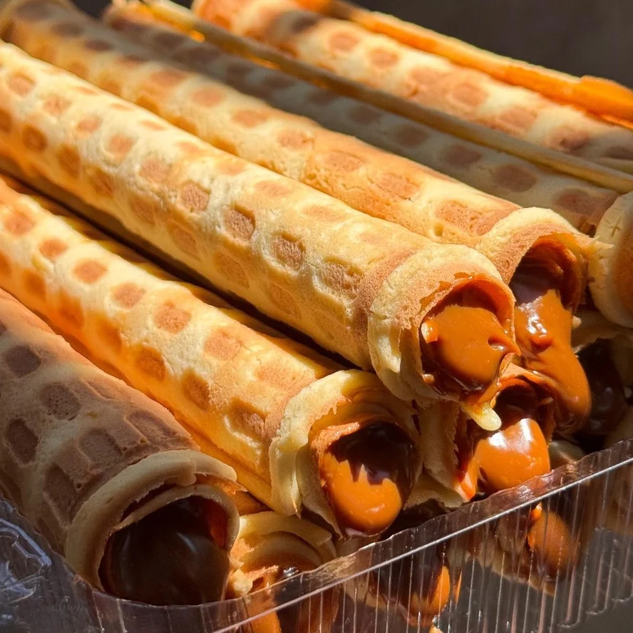 Вафельная трубочка со сгущёнкой